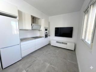 Etagenwohnung  Calle de antonio brotons pastor. Local sin cambio de uso transformado en vivienda