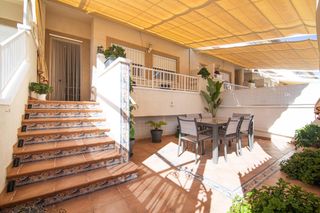 Maison  Calle patricio falco 39. Bungalow reformado con sotano, piscina y 2 plazas de garaje