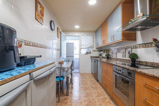 Appartement à Felipe moya 30. Piso del año 2003 en altabix con 3 habitaciones y 2 baños