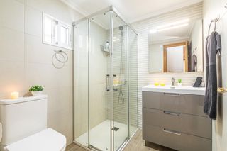 Flat in Calle joaquin garcia mora 30. 4º planta real sin ascensor reformada con 4 habitaciones y 2 bañ