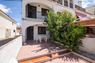 Casa  Calle misteri d'elx 20. Triplex esquina a 40 metros de la playa
