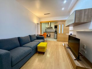 Rent Flat in Calle jose sanchez saez 34. Planta baja cerca universidad con dos habitaciones y dos baños s