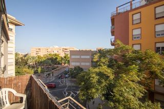 Pis  Jose garcia ferrandez 2. 3º real sin ascensor con 3 habitaciones y 1 baño con balcon todo