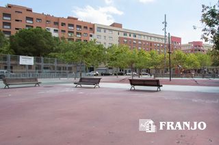 Geschäftsraum in Parc Central. Franjo s.a vende local comercial con doble persiana a calle nava