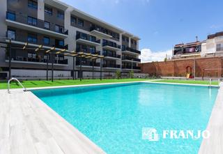 Lloguer Pis a Eixample. Franjo s.a. alquila piso de obra nueva  parking  ttro.  piscinad