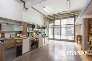 Local commercial dans Centre-Eixample-Can Llobet. Local comercial de 240 m2 totalmente difano con acceso para veh