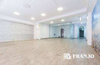 Local Comercial a Centre-Eixample-Can Llobet. Franjo s.a. vende local comecial en calle manuel de falla de bar