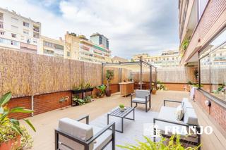 Pis a Dreta de lEixample. Vivienda de  136 m2, con terraza de 70 m2 en calle provenza  a 5