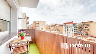 Flat in Centre-Eixample-Can Llobet. Vivienda de 70m2 en el centro de la cuidad con balcón orientado