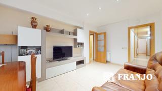 Appartement à Centre-Eixample-Can Llobet. Vivienda de 78m2  en av. generalitat en perfecto estado, para en