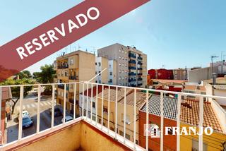 Etagenwohnung in Creu de Barberà. Vivienda de 69m2, con balcón orientado al sur y todo exterior.