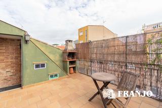 Casa adossada a Creu de Barberà. Casa adosada de 60 m2,  con terraza de 30 m2 orientada al sur y