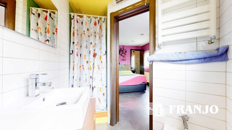 Foto af6c3129-2d28-4dc6-ba81-927aa95d8684. Semi detached house with heating parking in Creu de Barberà Sabadell