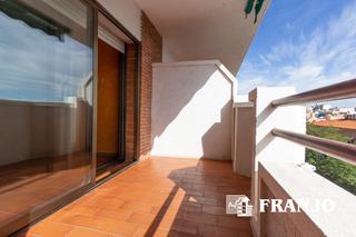 Location Appartement à Centre-Eixample-Can Llobet. Franjo s.a. alquila piso ático de 120 m2 en zona centro.descripc