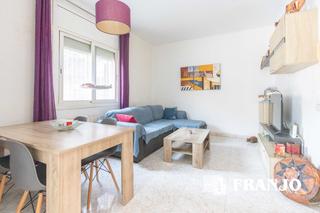 Piso en Centre-Eixample-Can Llobet. Vivienda en pleno centro, en planta baja, de 63 m2, con entrada