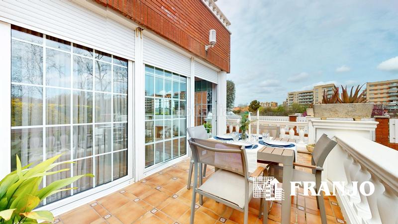 Foto b1f5641a-d3e0-472a-9618-aea0a929b977. Lloguer casa adossada amb calefacció aparcament piscina a Barberà del Vallès