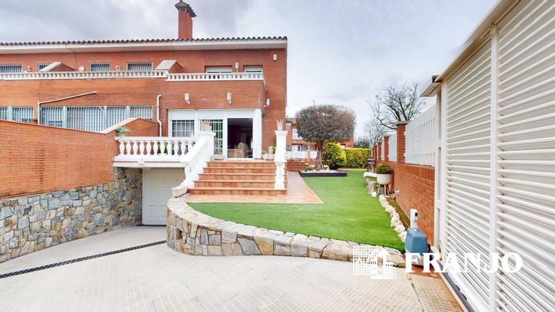 Foto b996982d-b2cc-4f34-9cb1-3c8e01e1732b. Lloguer casa adossada amb calefacció aparcament piscina a Barberà del Vallès