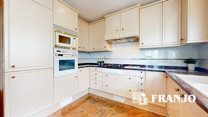 Foto b89e4fc9-bf99-416d-81f2-e2d65ea33943. Location maison jumelée avec chauffage parking piscine dans Barberà del Vallès