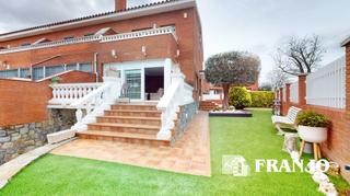 Rent Semi detached house in Centre-Eixample-Can Llobet. Casa pareada de 264m2  construidos sobre parcela de 304m2.