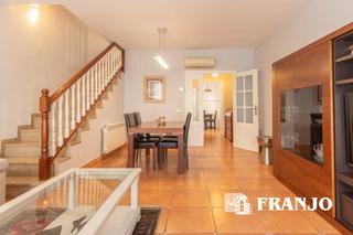 Maison jumelée à Barri Antic. Casa adosada de 204 m2.