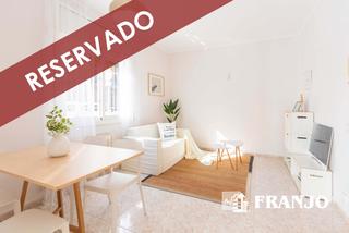 Appartement dans Centre-Eixample-Can Llobet. Vivienda en pleno centro, en planta baja, de 63 m2, con entrada