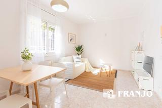 Piso en Centre-Eixample-Can Llobet. Vivienda en pleno centro, en planta baja, de 63 m2, con entrada