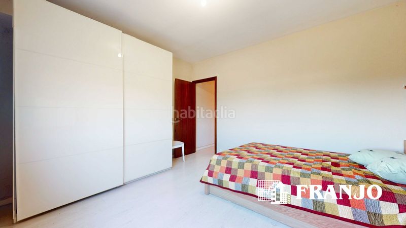 Foto 029545ea-126a-48b4-afaf-09d667dd3537. Casa adossada amb calefacció aparcament a Creu de Barberà Sabadell