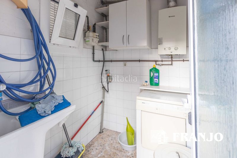 Foto fcce468a-fa37-4972-9b39-64e41cd3a4b7. Casa adossada amb calefacció aparcament a Creu de Barberà Sabadell