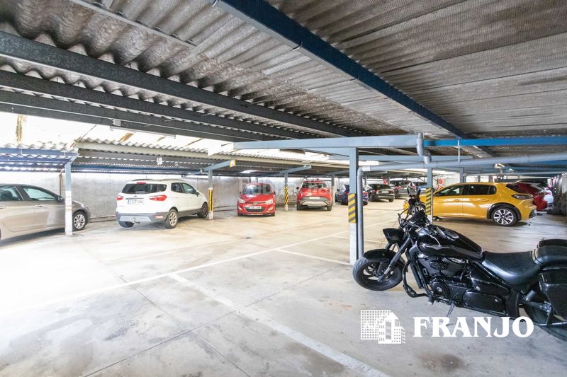 Foto c7dbb79f-a316-4fd0-bf46-c54af627925d. Nave industrial franjo sa vende nave de 550 m2 con 26 plazas arrendadas. rentabilidad del 6,5 anual. ubicada . en Barberà del Vallès