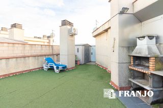 Flat in Can Clos-Pinetons. Franjo s.a vende vivienda con terraza de 60m2 y parking en el mi