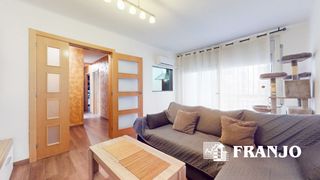 Pis a La Romànica. Vivienda de 84 m2 con  patio de 10 m2.
