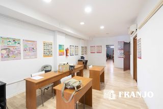 Business premise in Centre-Eixample-Can Llobet