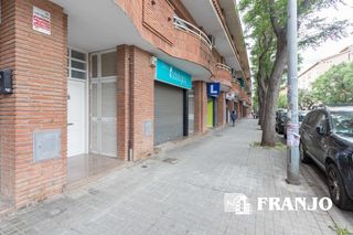Business premise in Centre-Eixample-Can Llobet. Inversores  local comercial arrendado en la calle marqueses de b