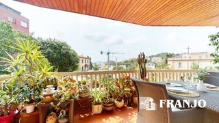 Pis a Vallcarca - Penitents. Vivienda de 107 m2 totalmente exterior incluido los baños, más t
