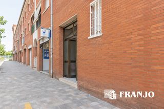 Local Comercial a Centre-Eixample-Can Llobet. Local comercial en la calle verge de lassumpció, a 20 metros del