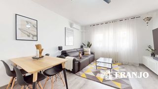 Etagenwohnung in Centre-Eixample-Can Llobet. Vivienda de 98 m2 en la calle enrique granados.