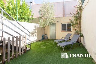 Casa adossada a Creu de Barberà. Casa adosada de 239 m2 sobre parcela de 120 m2 y jardín de 38 m2