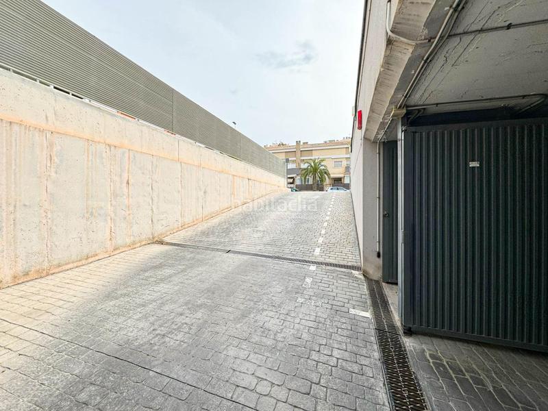 Foto fd7b2f76-fef7-49d4-b0f7-97c7c4365e6f. Autoparkplatz in Nou Altabix Elche / Elx