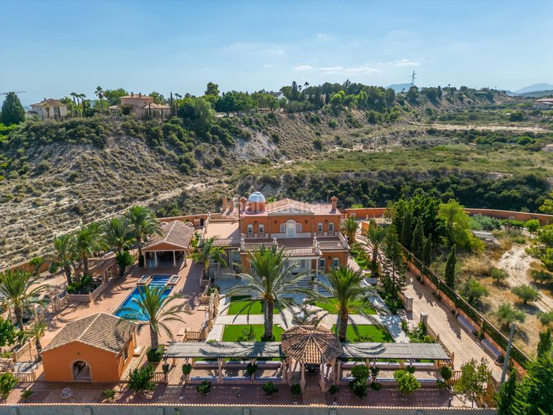 Foto fa7dd397-e187-4e74-b281-a53f1a7e694e. Xalet amb calefacció aparcament piscina a Jubalcoi Elche / Elx