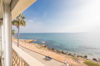 Casa adossada  Avenida armada española. Entrar en casa, en un barco o estar en el mar