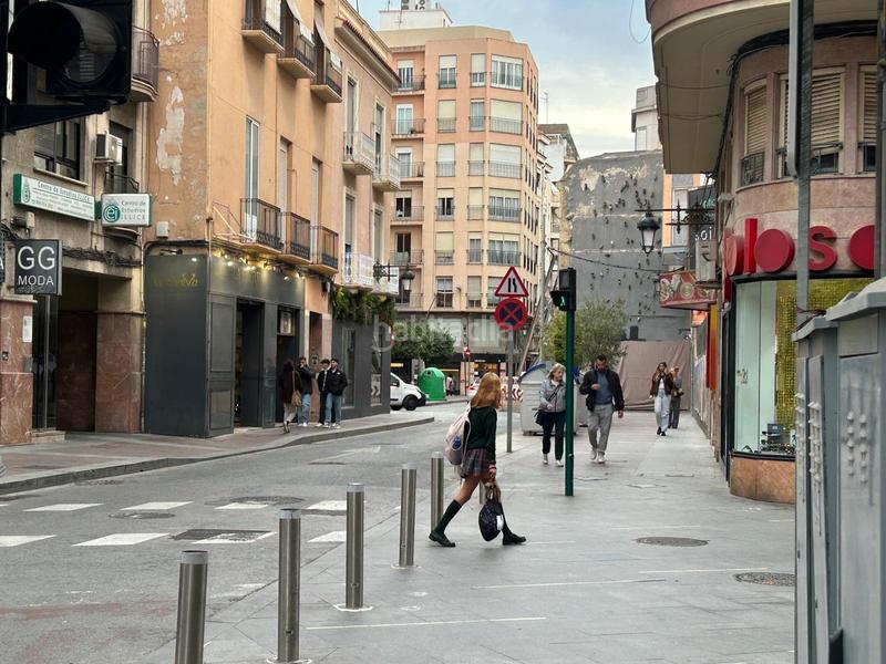 Foto 19103b27-a962-4f13-bfa0-3c8f6f3a1f62. Local comercial local en el cntro de elche ciudad en Elche / Elx