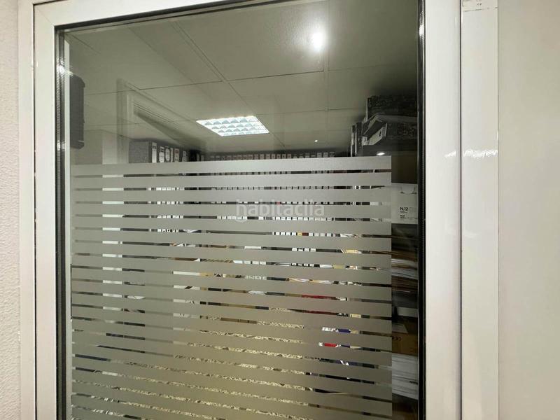 Foto 758aeba6-70d3-4edb-8b6d-b61a892e7774. Pas-de-porte bureau avec chauffage dans Centro Elche / Elx