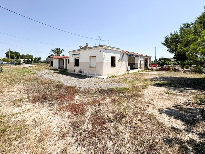 Foto e4c0f7fa-0dc3-4b9b-80ac-69fc1ad46597. Chalet con parcheggio in Valverde Elche / Elx