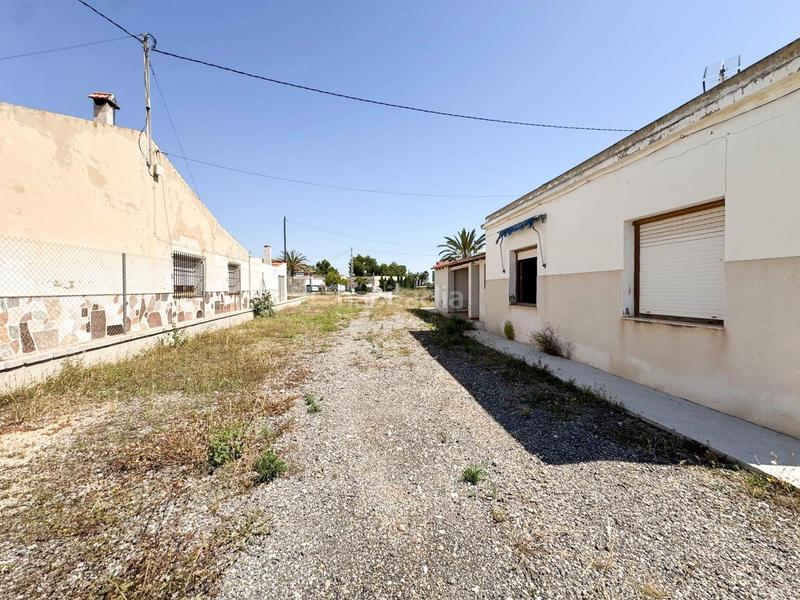 Foto f64cdc52-3020-4b49-ab94-1ee959da72a8. Chalet con parcheggio in Valverde Elche / Elx