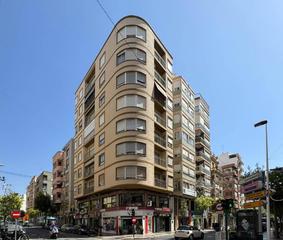 Appartement à Calle blas valero 2. Pisazo en esquina en reina victoria con blas valero, elche centr