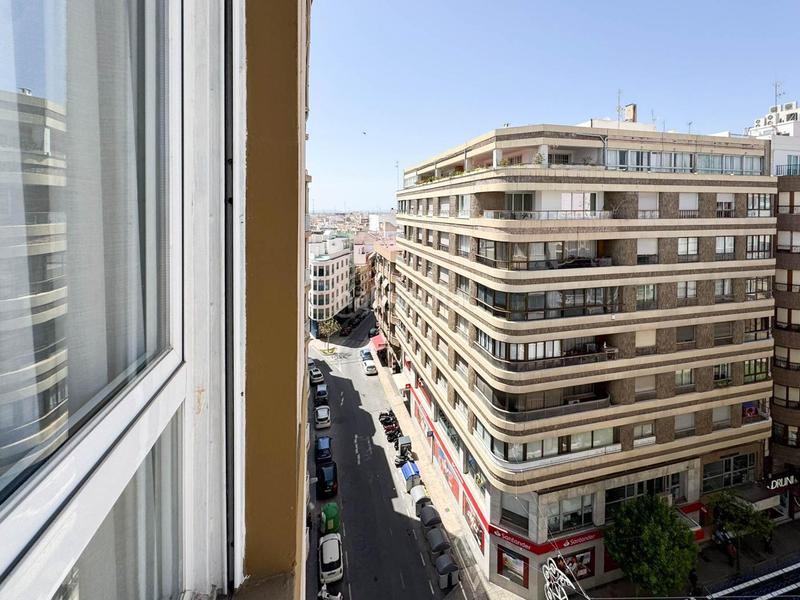 Foto acc4f23d-add1-4596-9e7a-b24af8d2910a. Piso en calle blas valero 2 pisazo en esquina en reina victoria con blas valero, elche centro en Elche / Elx