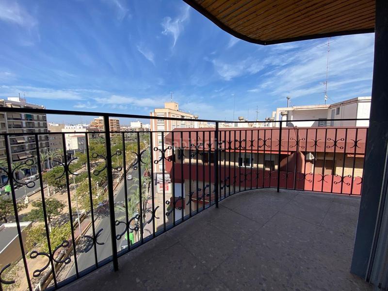 Foto 10e11a48-a76d-4dee-81d4-18eb83997398. Alquiler piso  todo exterior, con ascensor y amueblado!!! en Elche / Elx