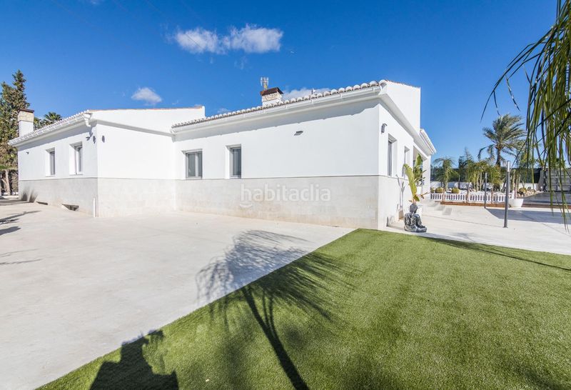 Foto ff8cf3f1-4e72-4336-85f3-c3128a999fa7. Xalet amb aparcament piscina a Peña de las Águilas Elche / Elx