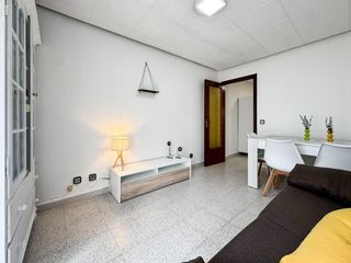 Location Appartement  Calle conrado del campo. Tu primera independencia en el pla piso luminoso de 3 hab. junto