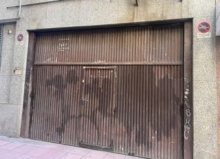 Aparcament cotxe  Maestro albeniz. Venta de plaza de garaje para dos vehículos pequeños